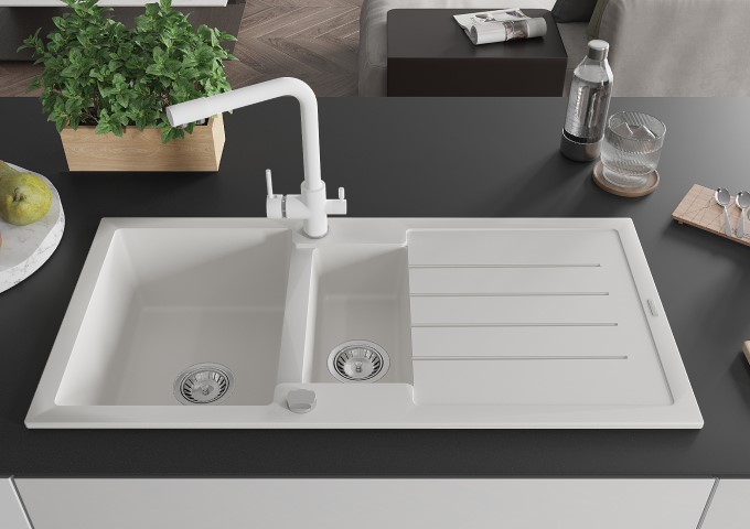 White Kitchen Faucets with Pull-Out Spout