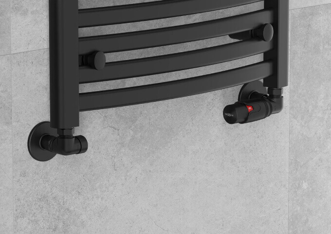 Axial thermostatic radiator set