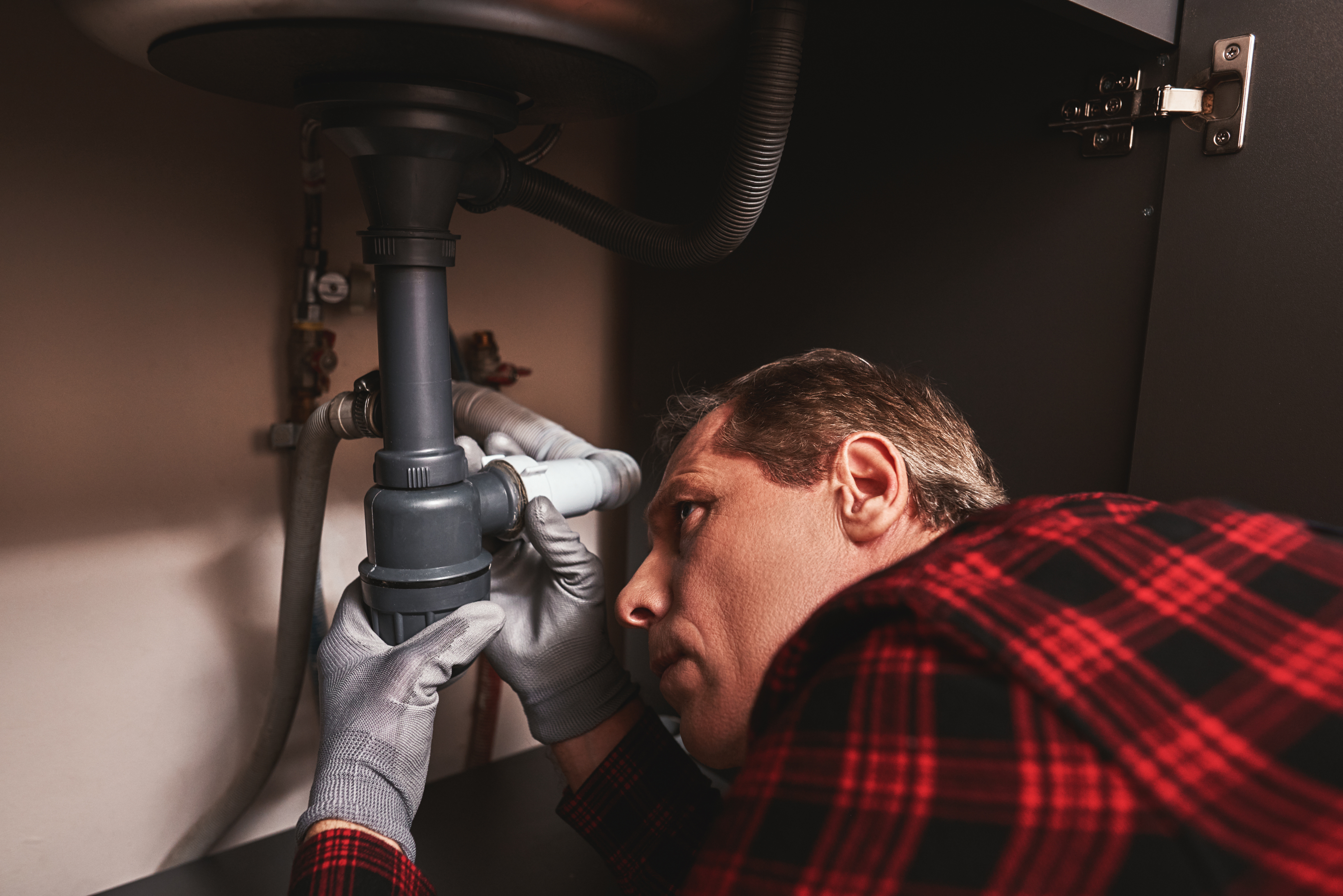 How to seal the siphon under the sink?