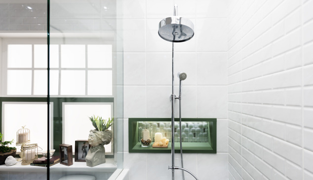 Shower taps, a pleasant bath and an interesting decoration