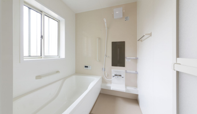 Proper care for a rectangular acrylic bath for long-lasting use