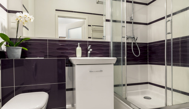 What are the types of shower enclosures?