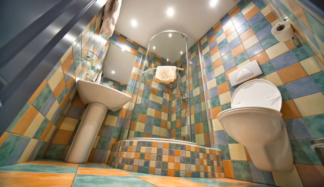 How can a shower cabin be installed?