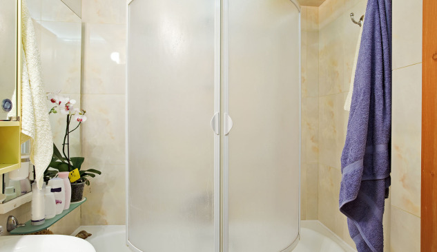 Types of Shower Enclosures Based on Installation Location