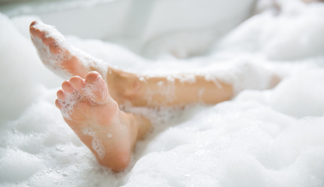 Bath panel - how to install it?