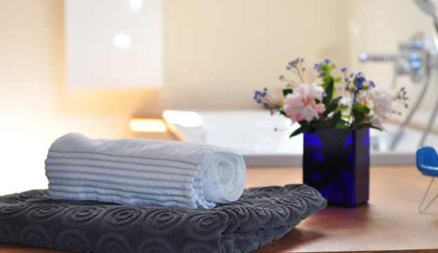 Atmospheric Wooden Bathroom Design