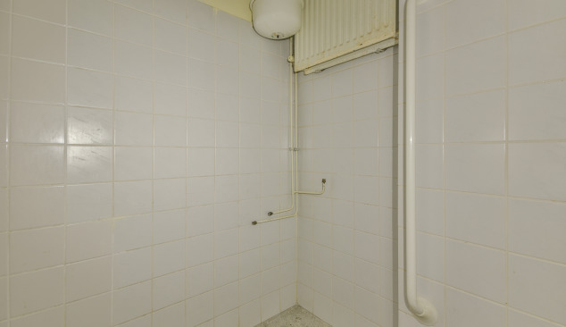How to Conceal Pipes in the Bathroom