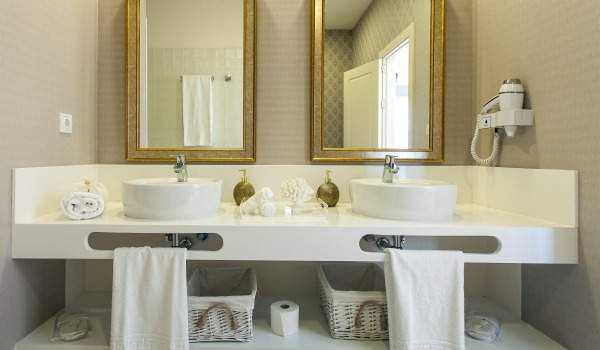 Bathroom with Two Sinks – What You Need to Know When You Want to Set It Up?