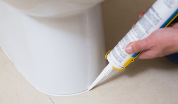 How long does sanitary silicone take to dry in the bathroom?