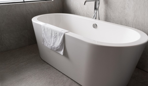 How to Repair an Acrylic Bathtub at Home? Simple Methods for Scratches, Cracks, and Other Damages.