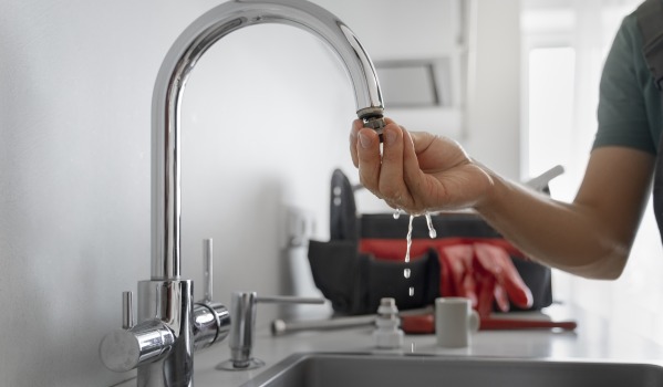 What is an Aerator and How Does It Work? Find Out Why It's Worth Having in Your Faucet