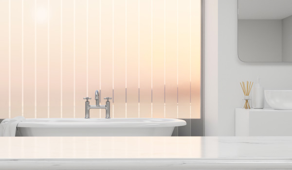 Which bathtub works best with a shower screen?