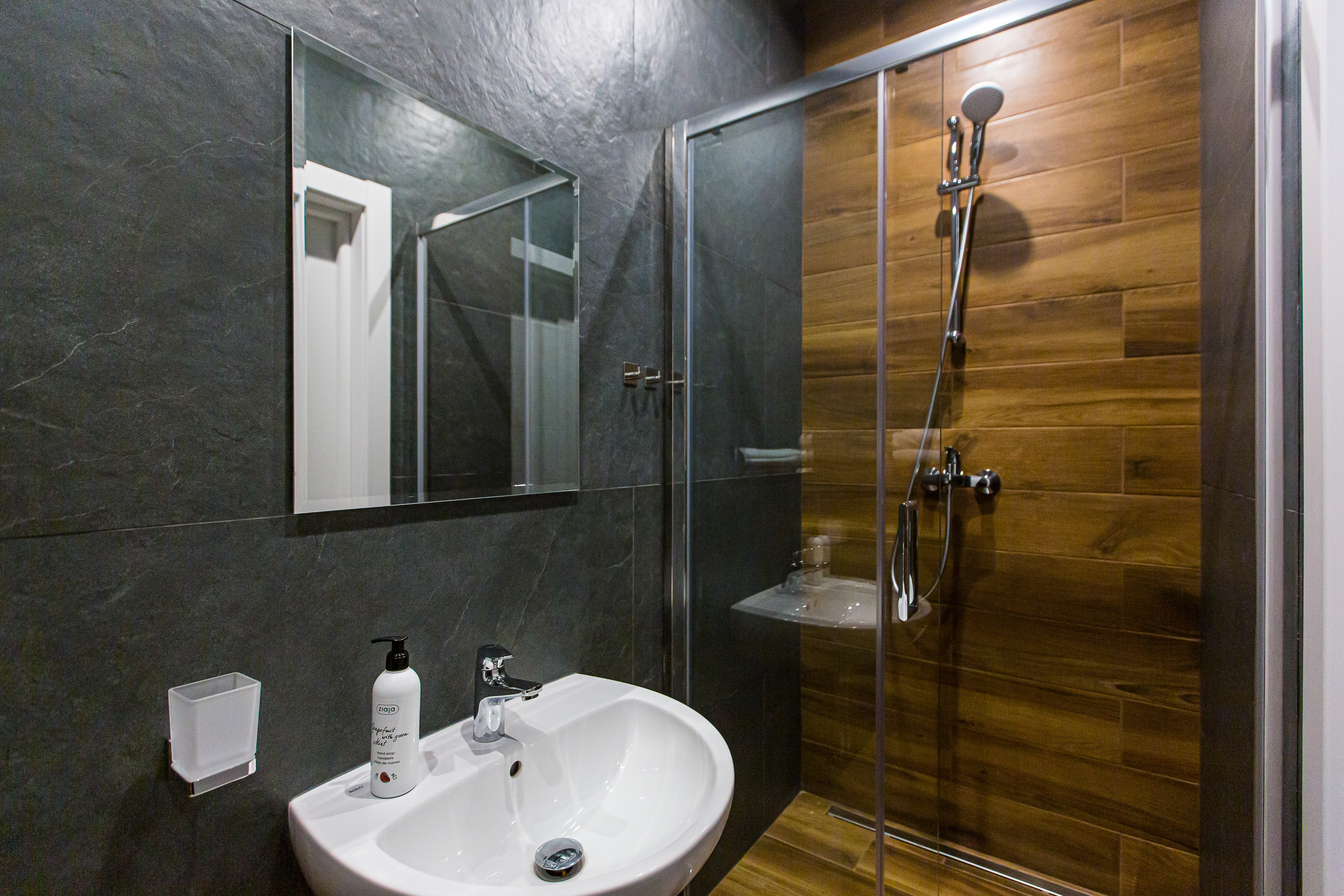 How to Seal the Shower Cabin Door?