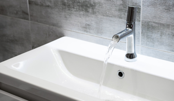 How to Clean Bathroom Faucets?