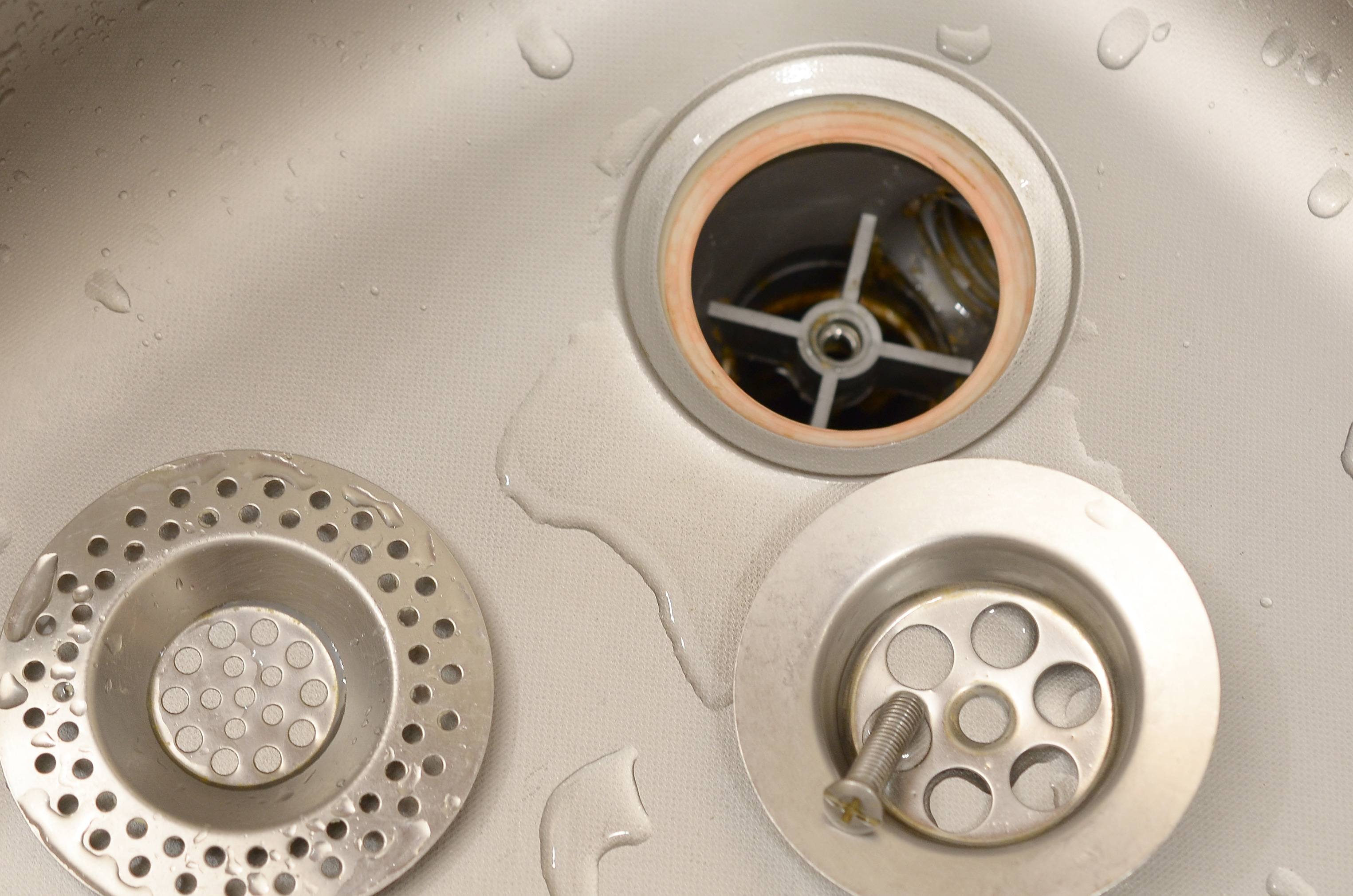 Automatic vs Traditional Sink Trap - Which to Choose and What Are the Differences?