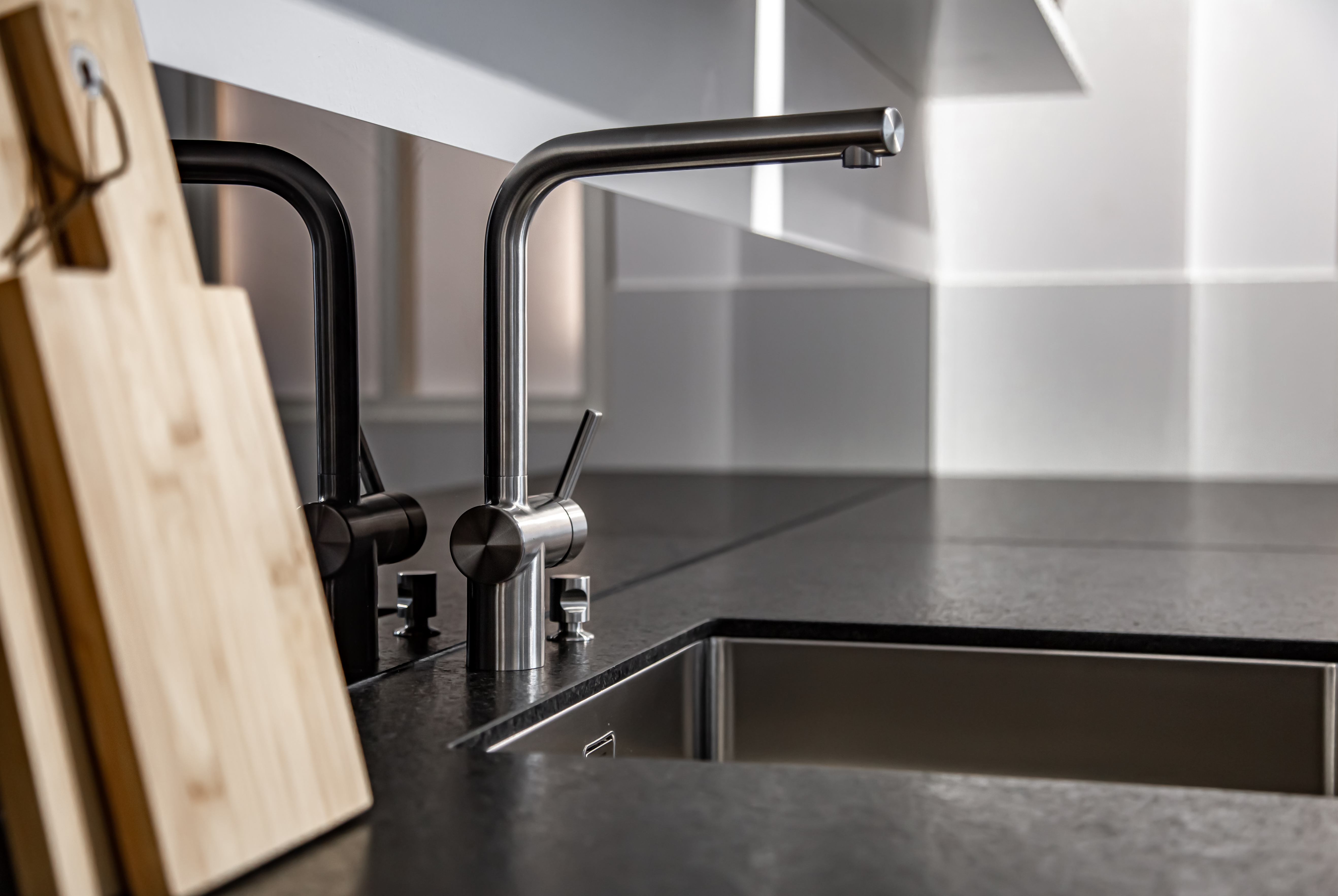 What countertop to choose for a recessed sink?