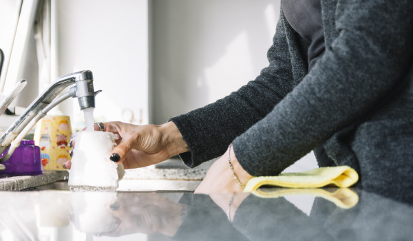 Mirror in the kitchen instead of tiles and mirror tiles between cabinets: pros and cons - is it worth it?