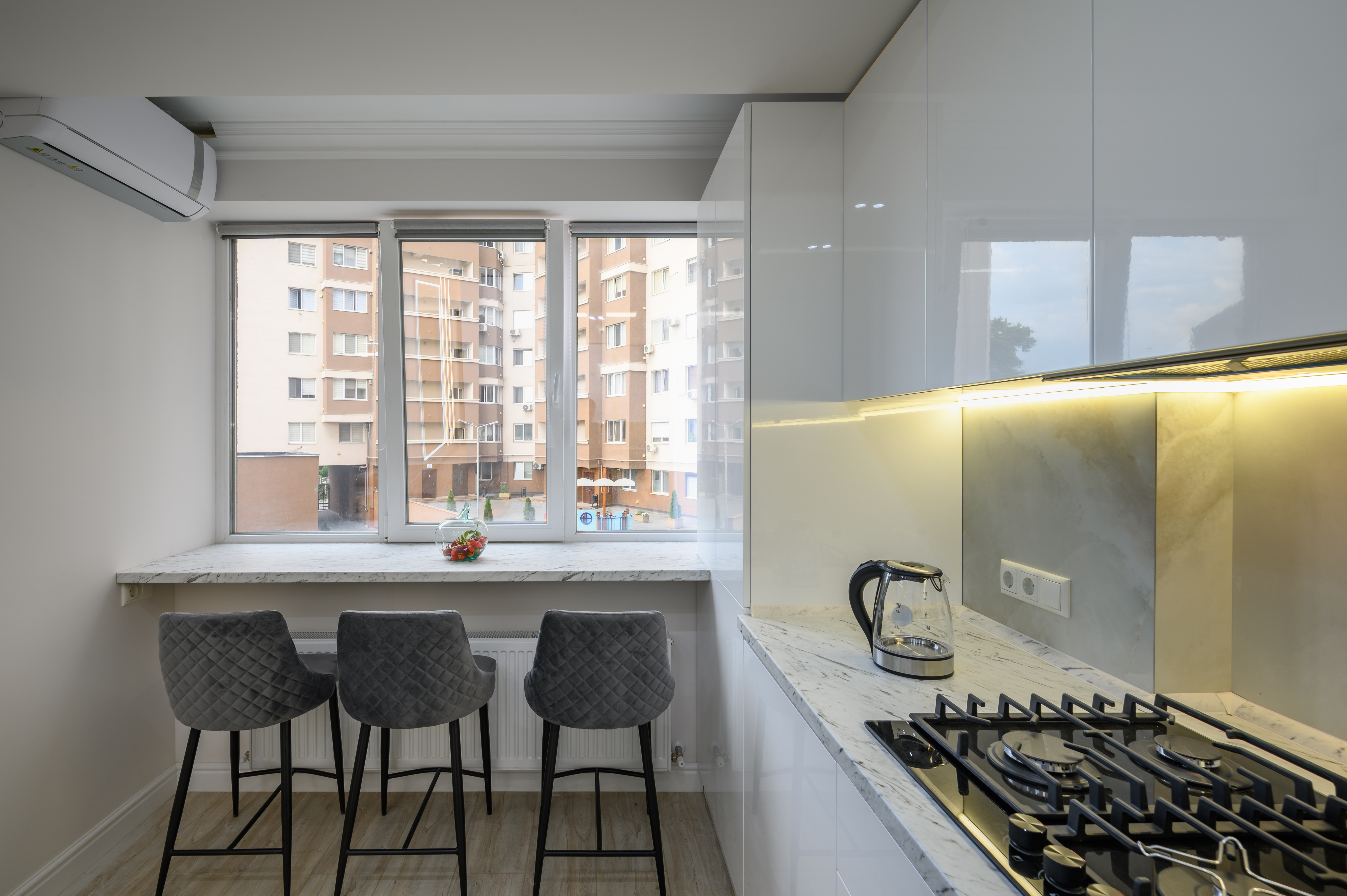 How to Arrange a Window in the Kitchen?