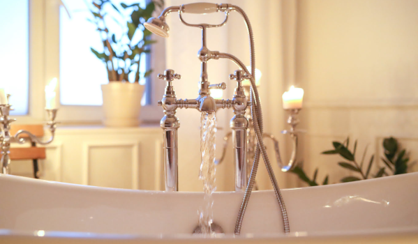 How to Measure the Installation Spacing of a Bathtub Faucet?