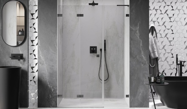 Bathroom with geometric tiles on the wall