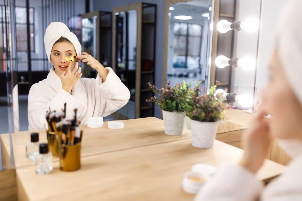 Which mirror to choose for makeup?