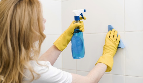 Mould in the bathroom – how to prevent and respond to the first signs?