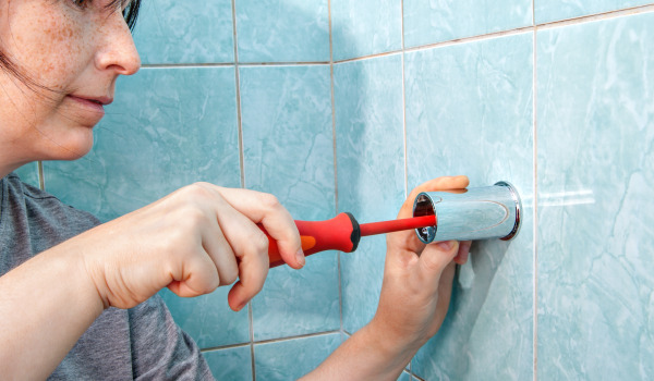 How to install shower brackets?