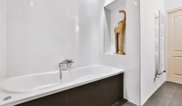 How to Encase a Rectangular Bathtub?