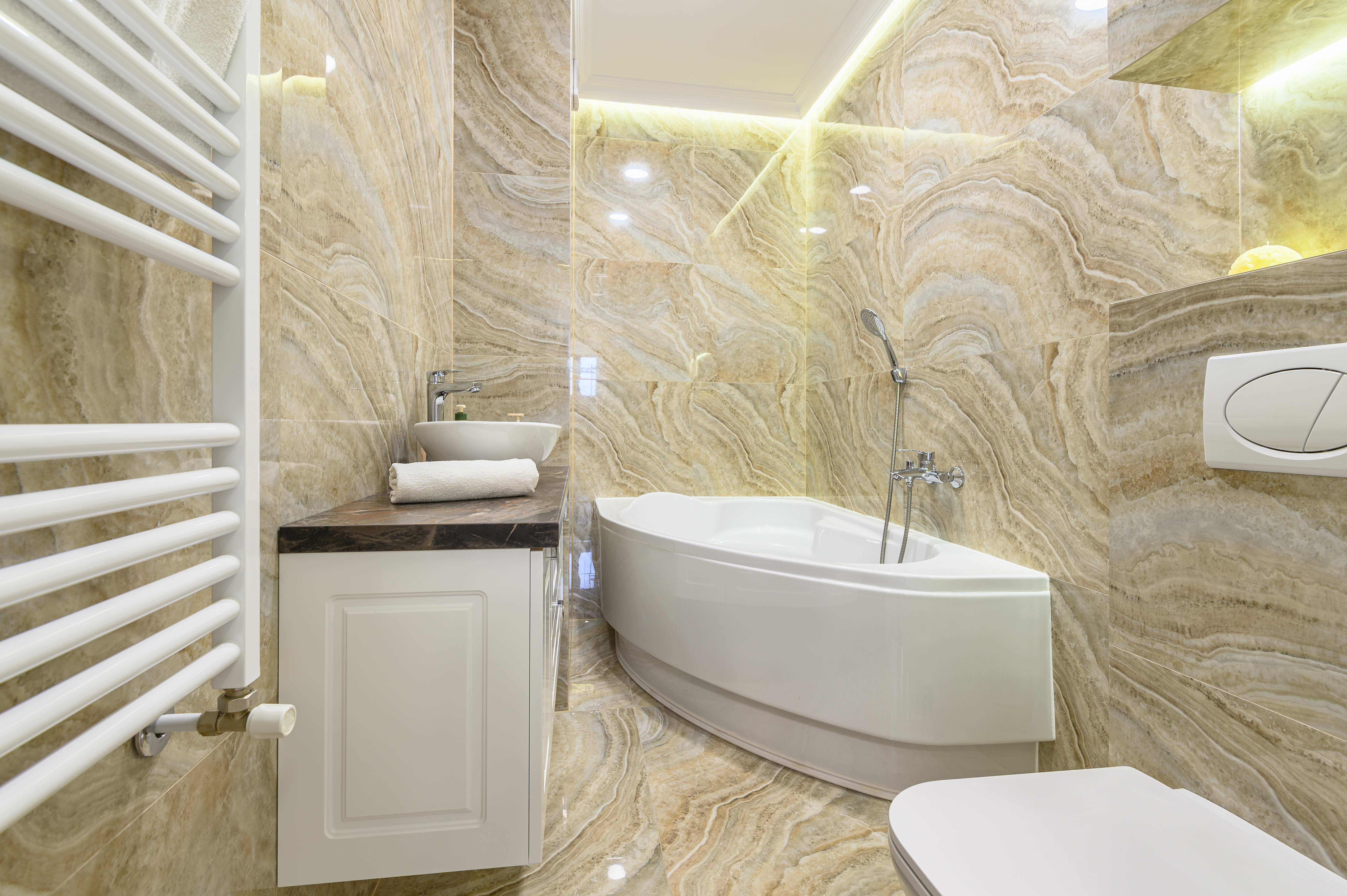 What type of enclosure should you choose for a corner bathtub?